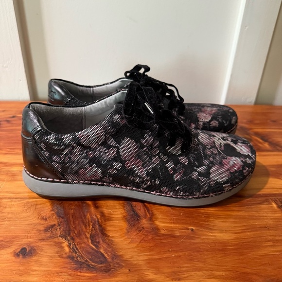 Alegria Essence Dame Black Floral Leather Sneakers 40 - Picture 2 of 7